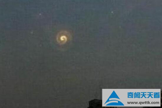 新疆ufo事件悬停5小时